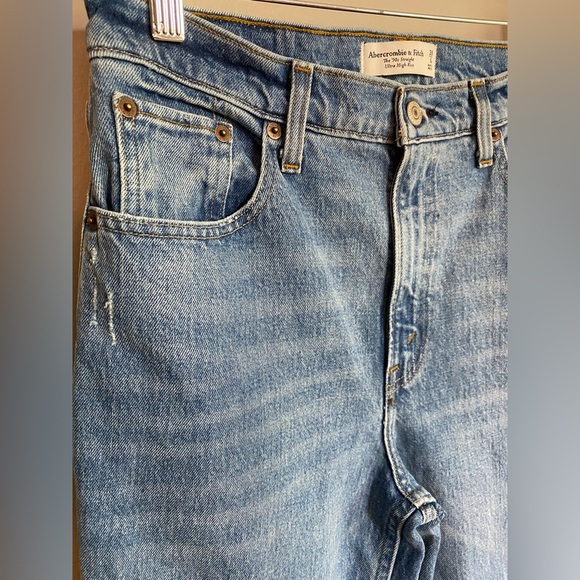 NWT Abercrombie and Fitch Ultra High Rise 90s Straight Jean Size 28 - Picture 9 of 15